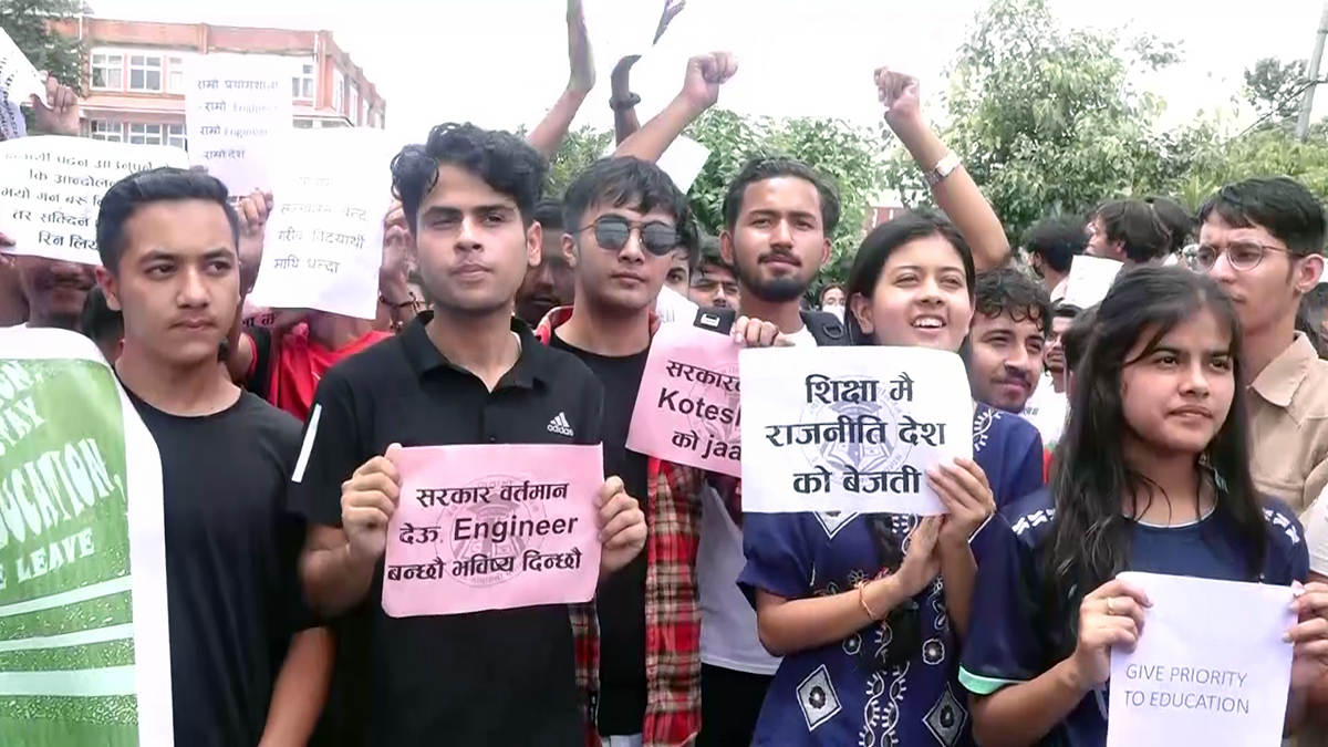 student pardasan_Moment दत्रतजङज1691137684.jpg